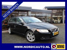 Volvo V70 - 2.4 D5 215 PK SUMMUM AUTOMAAT XENON NAVI LEDER