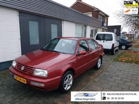 Volkswagen Vento - 1.8 GL - 1