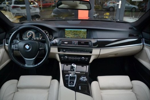 BMW 5-serie Touring - 520d High Executive M-sportpakket Panoramadak Sportleder Virtual Cockpit - 1