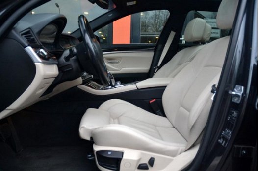 BMW 5-serie Touring - 520d High Executive M-sportpakket Panoramadak Sportleder Virtual Cockpit - 1