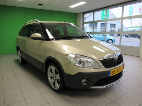 Skoda Fabia Combi - 1.2 TSI Scout Navigatie, Trekhaak - 1