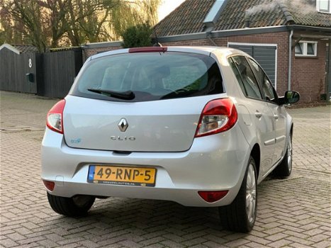 Renault Clio - 1.6 Night & Day Aut. Clima Navi Cruise Dealer Onderhouden NL Auto Nap - 1