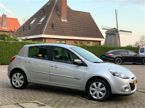 Renault Clio - 1.6 Night & Day Aut. Clima Navi Cruise Dealer Onderhouden NL Auto Nap - 1