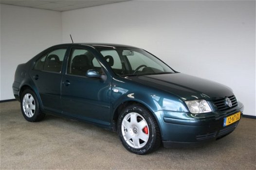 Volkswagen Bora - 1.8-20V T. Sportline - 1