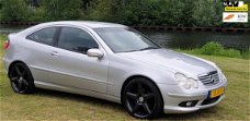 Mercedes-Benz C-klasse Sportcoupé - 200 K. Super mooi auto dealer onderhouden airco zonder roest nw