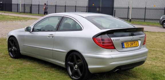 Mercedes-Benz C-klasse Sportcoupé - 200 K. Super mooi auto dealer onderhouden airco zonder roest nw - 1