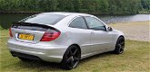 Mercedes-Benz C-klasse Sportcoupé - 200 K. Super mooi auto dealer onderhouden airco zonder roest nw - 1 - Thumbnail