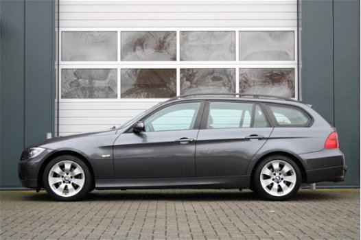 BMW 3-serie Touring - 318d High Executive 122pk Clima/Cruise/Navi/Xenon/PDC/Trekhaak/APK:13-07-2020 - 1