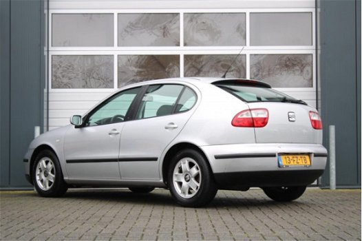 Seat Leon - 1.6 Sport Airco/Stuurbekrachtiging/Elek.Ramen/C.V./LM.Velgen/Radio.CD/APK:20-11-2020 - 1