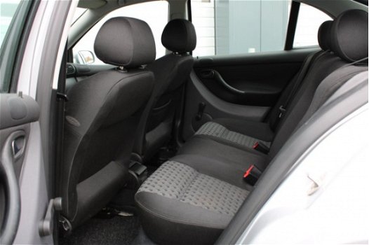 Seat Leon - 1.6 Sport Airco/Stuurbekrachtiging/Elek.Ramen/C.V./LM.Velgen/Radio.CD/APK:20-11-2020 - 1