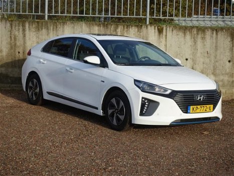 Hyundai IONIQ - 1.6 GDi AUTOMAAT First Edition Schuifdak / Leder / Keyless - 1