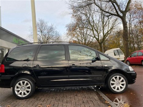 Volkswagen Sharan - 2.0 Sportline 2e Eigenaar/Nieuwe Apk/Airco/Elec Ramen/7 Pers - 1