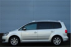 Volkswagen Touran - 1.2 TSI Highline BlueMotion Navigatie, Climate, Cruise, PDC, Trekhaak