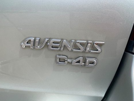Toyota Avensis Wagon - 2.2 D-4D Linea Luna Airco, CruiseControl, Lichtmetalen velgen - 1