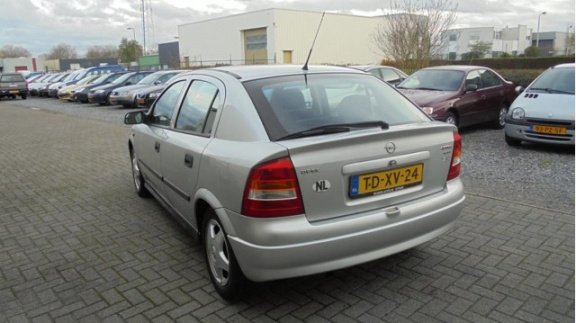 Opel Astra - 1.6-16V CDX - 1