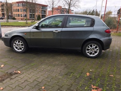 Alfa Romeo 147 - 1.6 TS Distinctive - 1