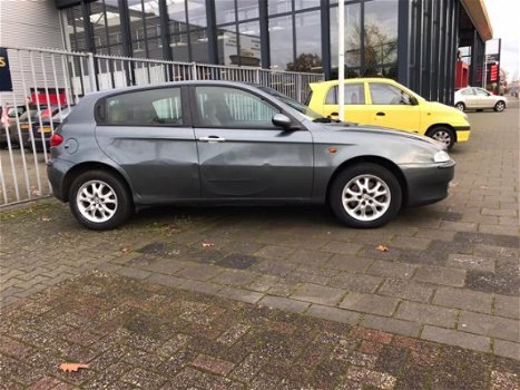 Alfa Romeo 147 - 1.6 TS Distinctive - 1