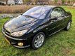 Peugeot 206 CC - 2.0-16V Peugeot 206 CC 2.0 16v Deze origineel Nederlandse Cabriolet is in zeer n - 1 - Thumbnail