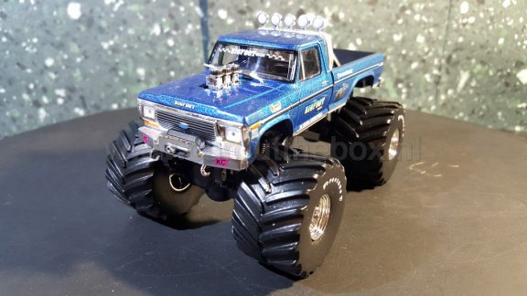 1974 Ford F-250 BIGFOOT monstertruck 1:43 Greenlight - 2