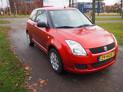 Suzuki Swift - 1.3 Base lm velgen met 4 seizoen banden - 1