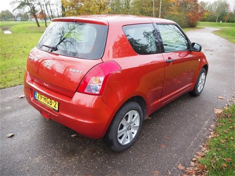 Suzuki Swift - 1.3 Base lm velgen met 4 seizoen banden - 1