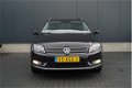 Volkswagen Passat Variant - 1.6 TDI Comfort Executive Line BlueMotion ZWART LEER STOELVERW. NAVI PDC - 1 - Thumbnail