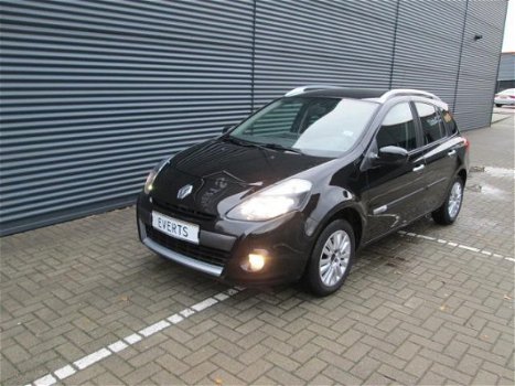 Renault Clio Estate - 1.2 TCE Collection zwart metallic groot navigatie sportvelgen alles elektrisch - 1