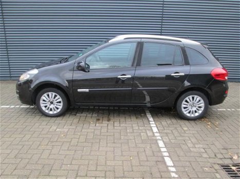 Renault Clio Estate - 1.2 TCE Collection zwart metallic groot navigatie sportvelgen alles elektrisch - 1