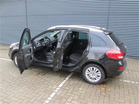 Renault Clio Estate - 1.2 TCE Collection zwart metallic groot navigatie sportvelgen alles elektrisch - 1