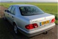 Mercedes-Benz E-klasse - 240 Elegance Automaat, Nette auto - 1 - Thumbnail