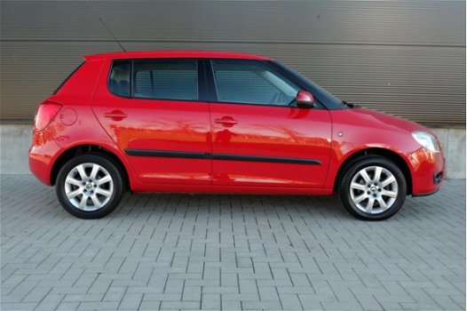 Skoda Fabia - 1.4 16V Clima Cruise Trekhaak NL-auto - 1