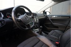 Volkswagen Golf - 1.6 TDI 110pk Connected Series | Navigatie | Pdc | Climate | Bluetooth