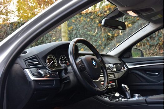 BMW 5-serie Touring - 520d AUT. | HUD | GR.NAVI | 19 INCH | TREKHAAK ELEC - 1