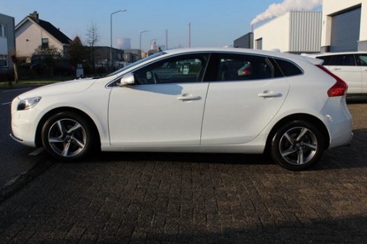 Volvo V40 - 2.0 D2 R-Design + Xenon + Navi + Leder + Pdc - 12/2015 - 1