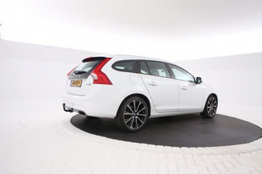 Volvo V60 - 2.4 D5 Twin Engine Special Edition ex btw 7% bijtelling, automaat, volledig lederen bekl - 1