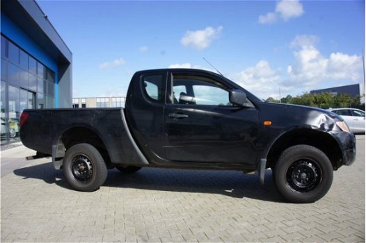 Mitsubishi L 200 - 2.5 DI-D CLUB CAB INVITE 2700 kg max trekken - 1