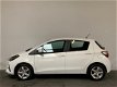 Toyota Yaris - 1.5 VVT-i 111pk 5D Active ACTIE van € 19.250 voor € 18.250 - 1 - Thumbnail