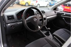 Volkswagen Jetta - 1.9 TDI Highline Trekhaak/Clima/Cruise/Nettestaat