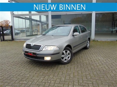 Skoda Octavia - 1.8 TSI 16V Elegance Edit Nap Clima Cruise Pdc - 1