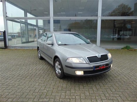 Skoda Octavia - 1.8 TSI 16V Elegance Edit Nap Clima Cruise Pdc - 1