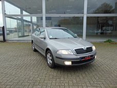 Skoda Octavia - 1.8 TSI 16V Elegance Edit Nap Clima Cruise Pdc