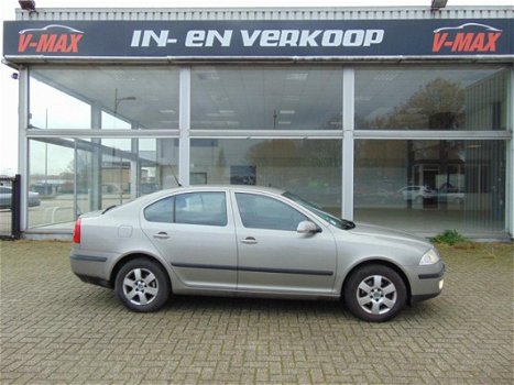 Skoda Octavia - 1.8 TSI 16V Elegance Edit Nap Clima Cruise Pdc - 1