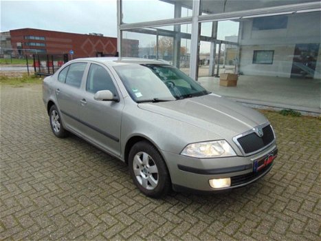 Skoda Octavia - 1.8 TSI 16V Elegance Edit Nap Clima Cruise Pdc - 1