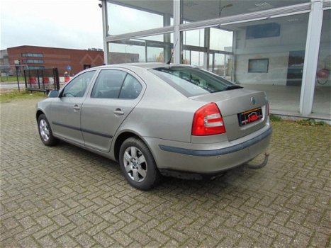 Skoda Octavia - 1.8 TSI 16V Elegance Edit Nap Clima Cruise Pdc - 1