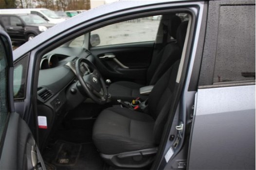 Toyota Verso - 2.0 D-4D Panoramic 7p. Euro 5 airco, climate control, radio cd speler, navigatie, cru - 1