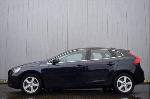 Volvo V40 - 2.0 D2 Momentum Business Half Leder, Full Map Navi, Trekhaak, ECC, Dealer Onderhouden - 1