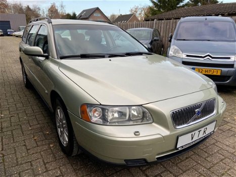 Volvo V70 - 2.4 Kinetic 140PK - 1