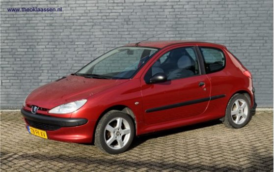 Peugeot 206 - 1.4 XR Airco Stuurbekrachtiging nieuwe apk - 1