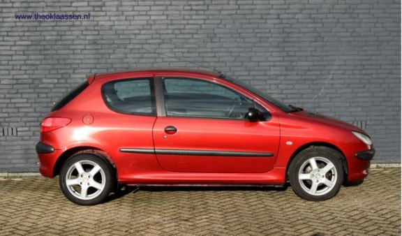 Peugeot 206 - 1.4 XR Airco Stuurbekrachtiging nieuwe apk - 1