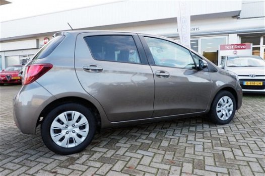 Toyota Yaris - 1.3 VVT-i 5-Drs Now Aspiration 99pk Rijklaar - 1